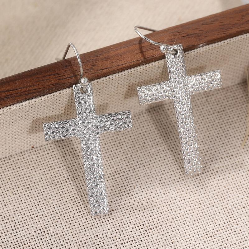 Vintage Silvery Plated Cross Shaped Dangle Earrings Women's Classic Hammer Pattern Handmade Pendant Earrings Jewelry Accessories