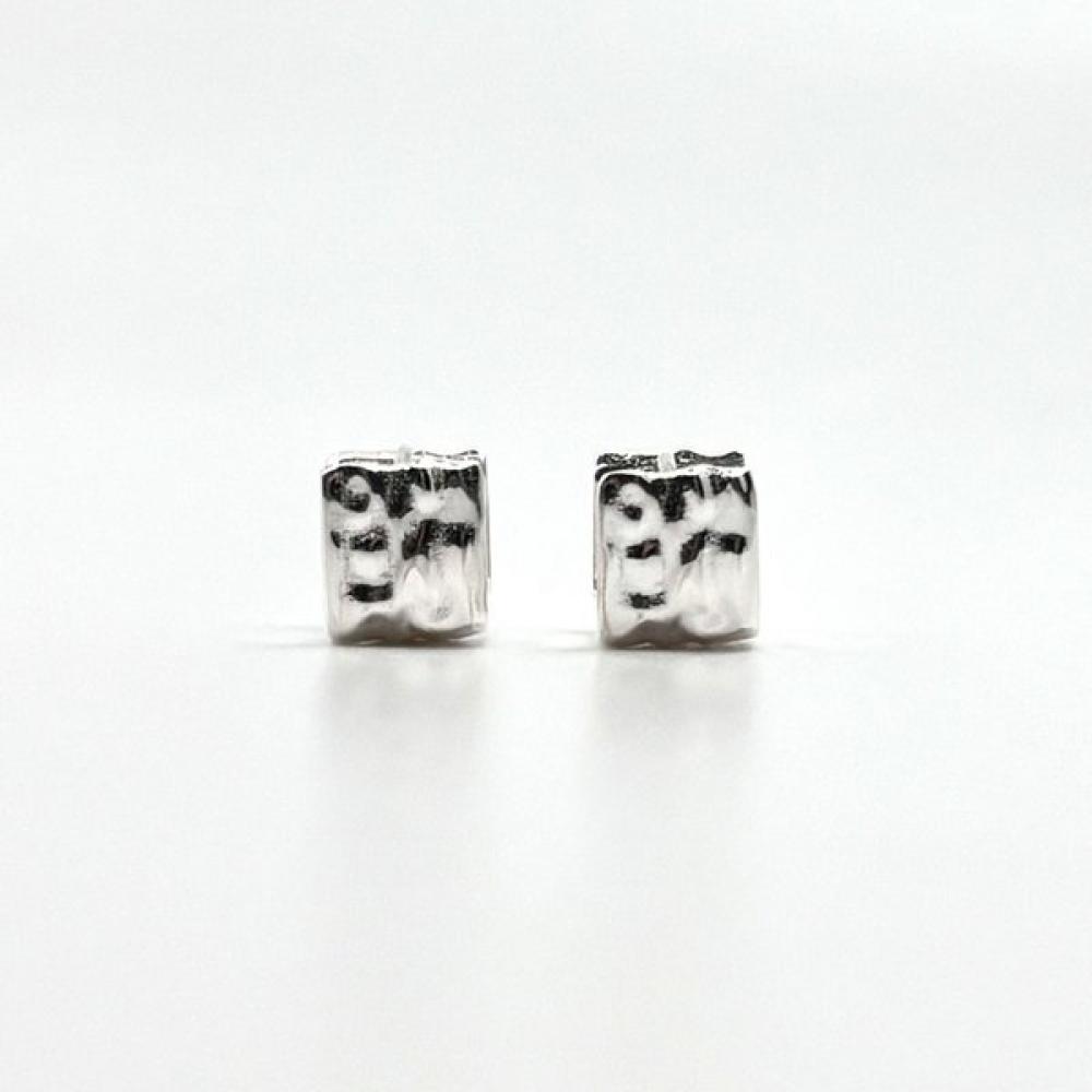 

Frau Maria 925 Silver Square One Touch Earrings Pink