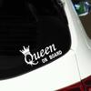 Kreativer Autoaufkleber Kronen-Design QUEEN AN BORD Vinyl-Abziehbild Wasserdicht Personalisierte Auto-Styling Dekoratives Aufkleber-Zubehör