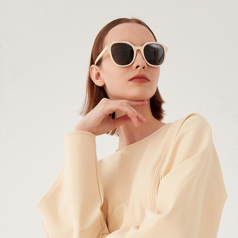 

NeoRetro 3314 C5 Ivory Sunglasses none