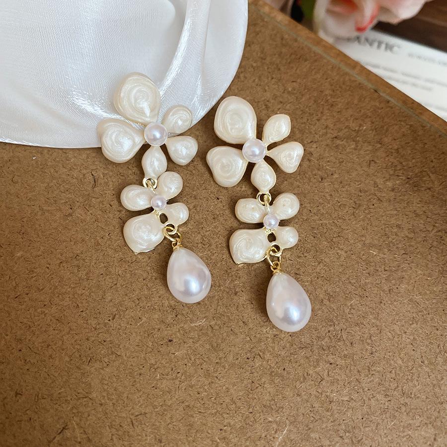 

Oil-dripping Pearl Flowers Tassel Earring for Women 2025 French Retro Sweet Drop Earrings High-end Luxury Designer Zircon