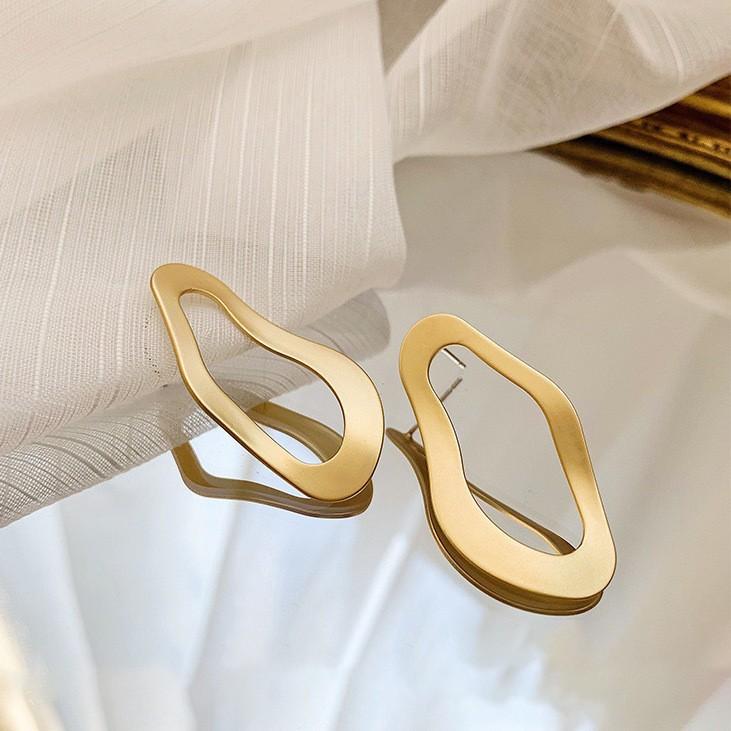 

Нерегулярные полые овальные серьги-подвески для женщин Простые европейские металлические золотые серьги-подвески Винтажная геометрия Украшения для вечеринок