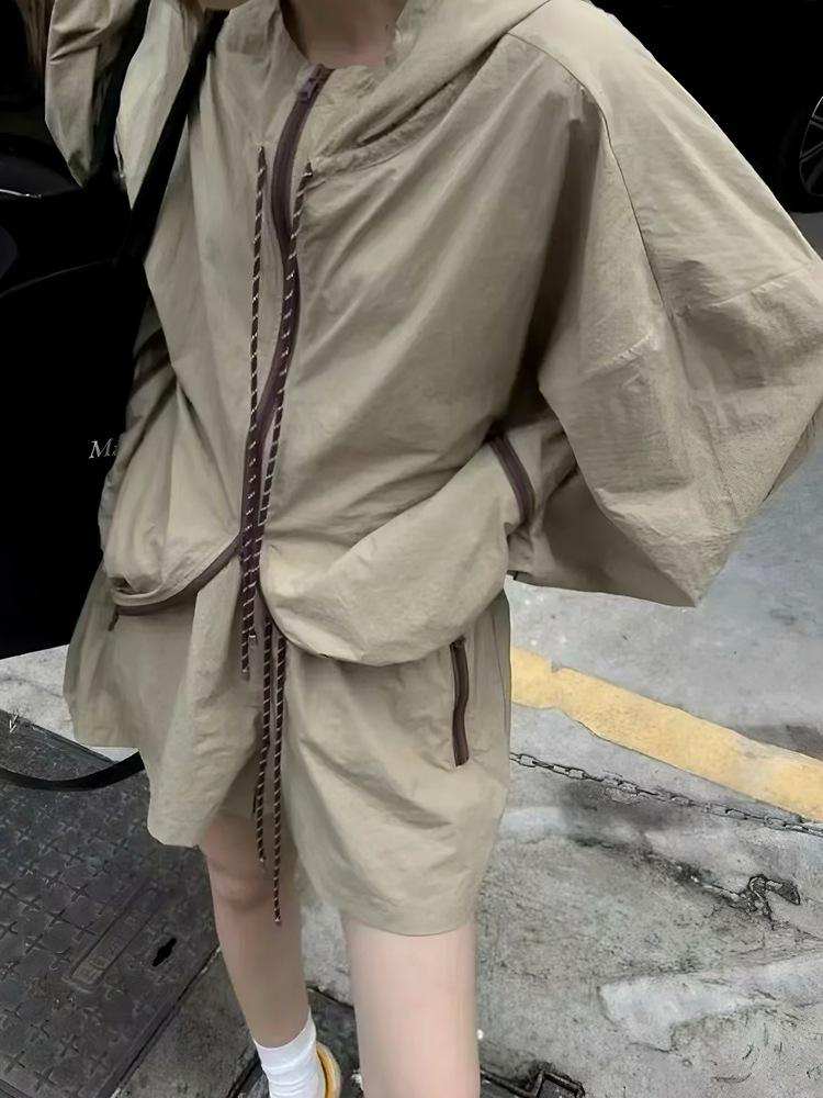 

2025 Весенняя куртка-солнцезащита с капюшоном в стиле колор-блок и спортивный комплект-двойка с эластичной высокой талией Large хаки