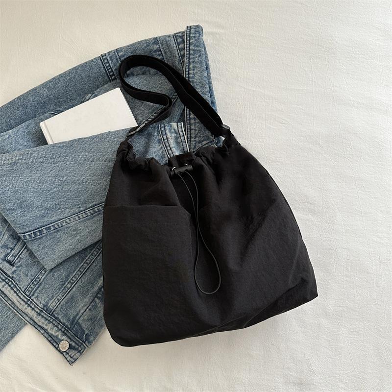 Fashion Drawstring Shoulder Bag Travel Casual Nylon Tote Bag Large Capacity Waterproof Crossbody Bucket Bag Women