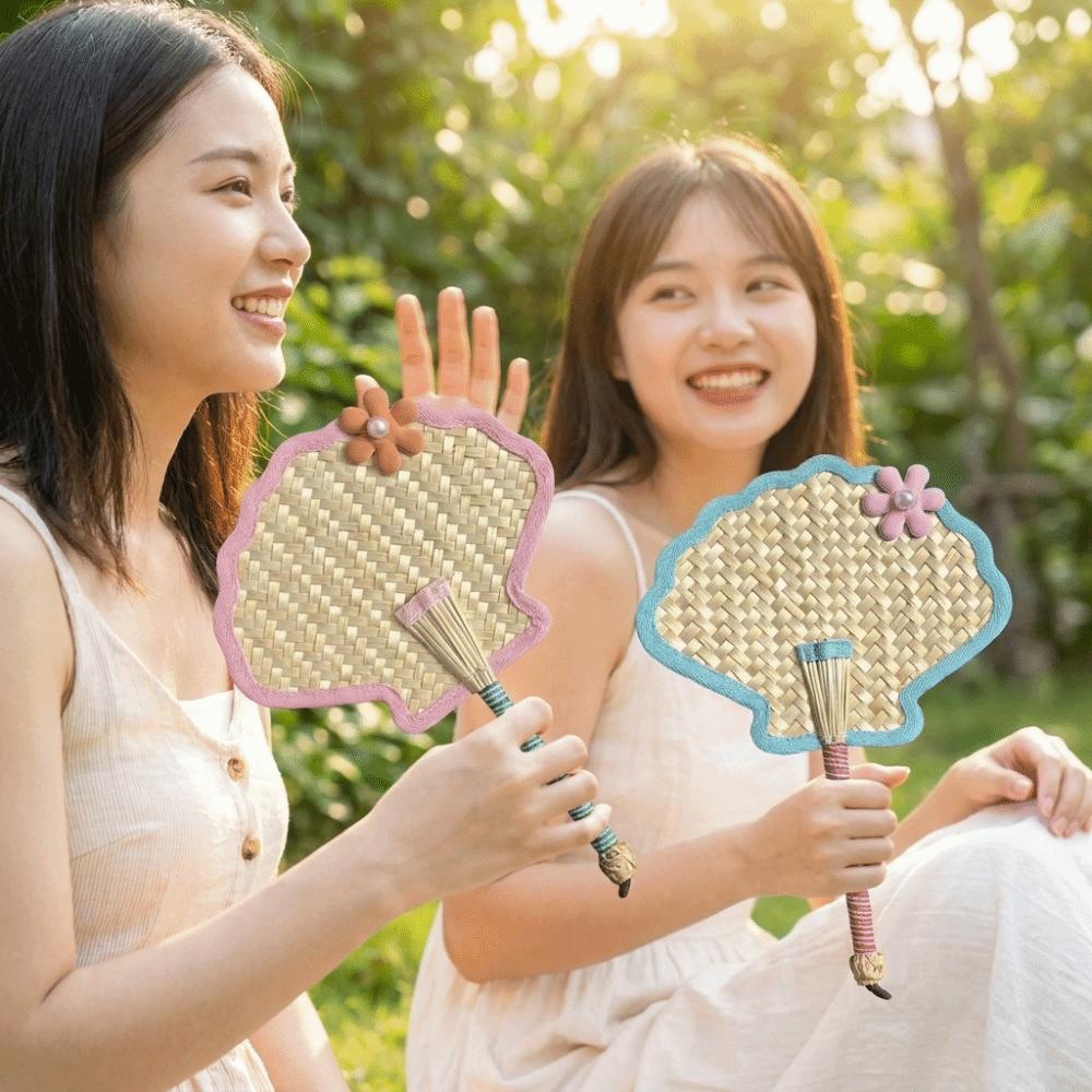 Shell-shaped Hand-Woven Fan Cute with Hanging Hoop Decorative Handheld Fans Natural Eco-Friendly Hand Braided Fan Home Decor