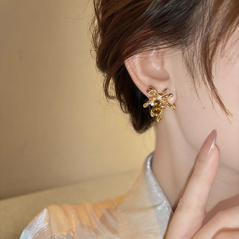 Maillard Golden Firework Stud Earrings: Unique Light Luxury Autumn/Winter Accessories for Women, 2025