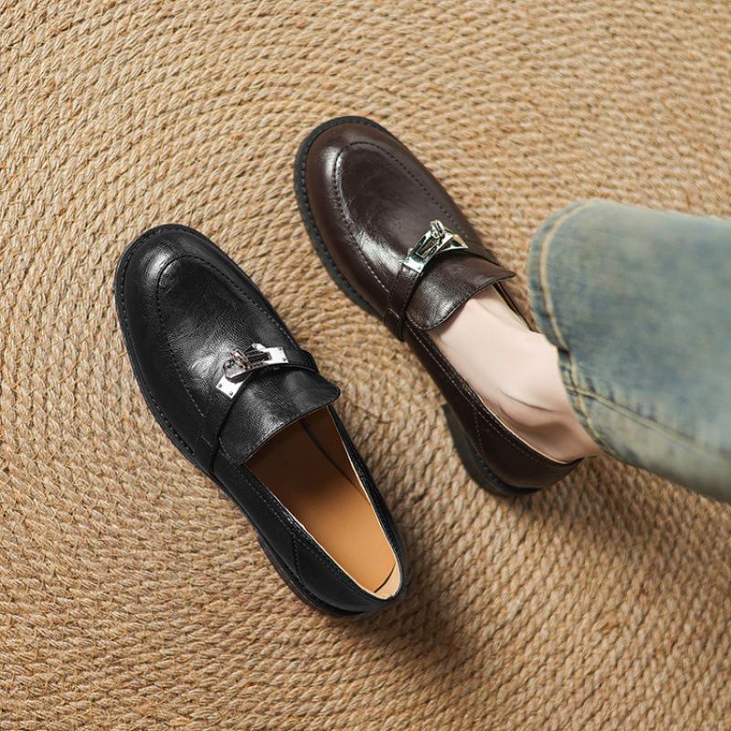 Wear new casual single shoes in all seasons, shallow-mouth rubber soft-soled leather shoes, cover feet, one pedal, lazy shoes, round head large siz