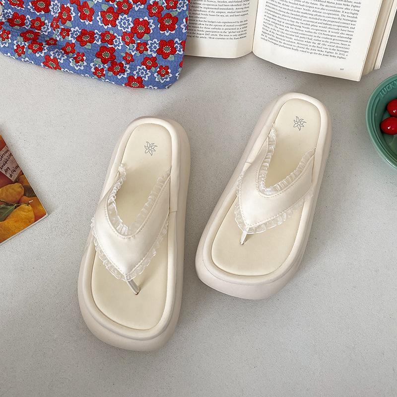 Popular Internet celebrities white thick bottom heightening flip-flops women's summer wear 2025 new high-end French sandals