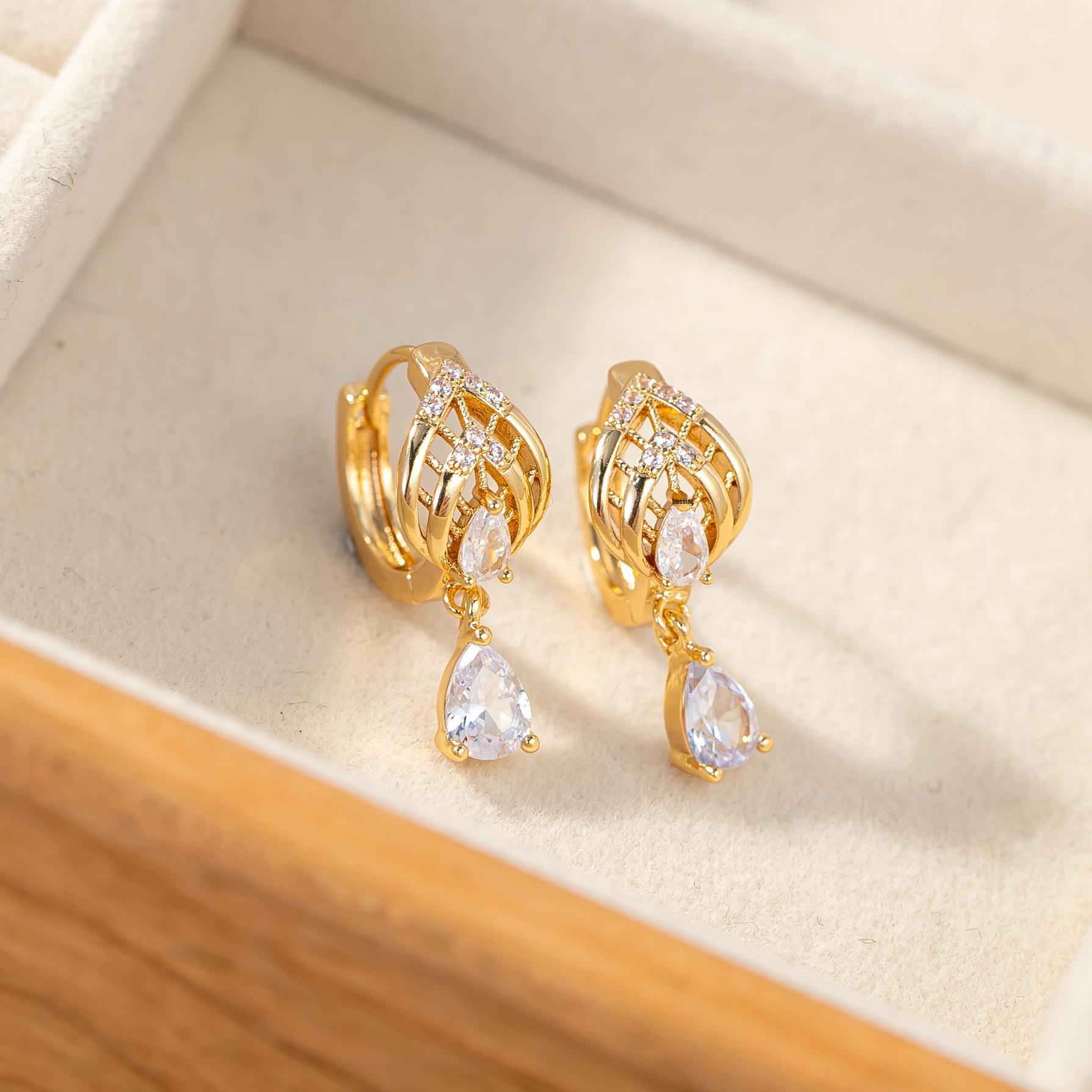 Simple French Retro Zirconia Heart Dangle Earrings – Elegant High-End Design with Water Drop Pendant Studs
