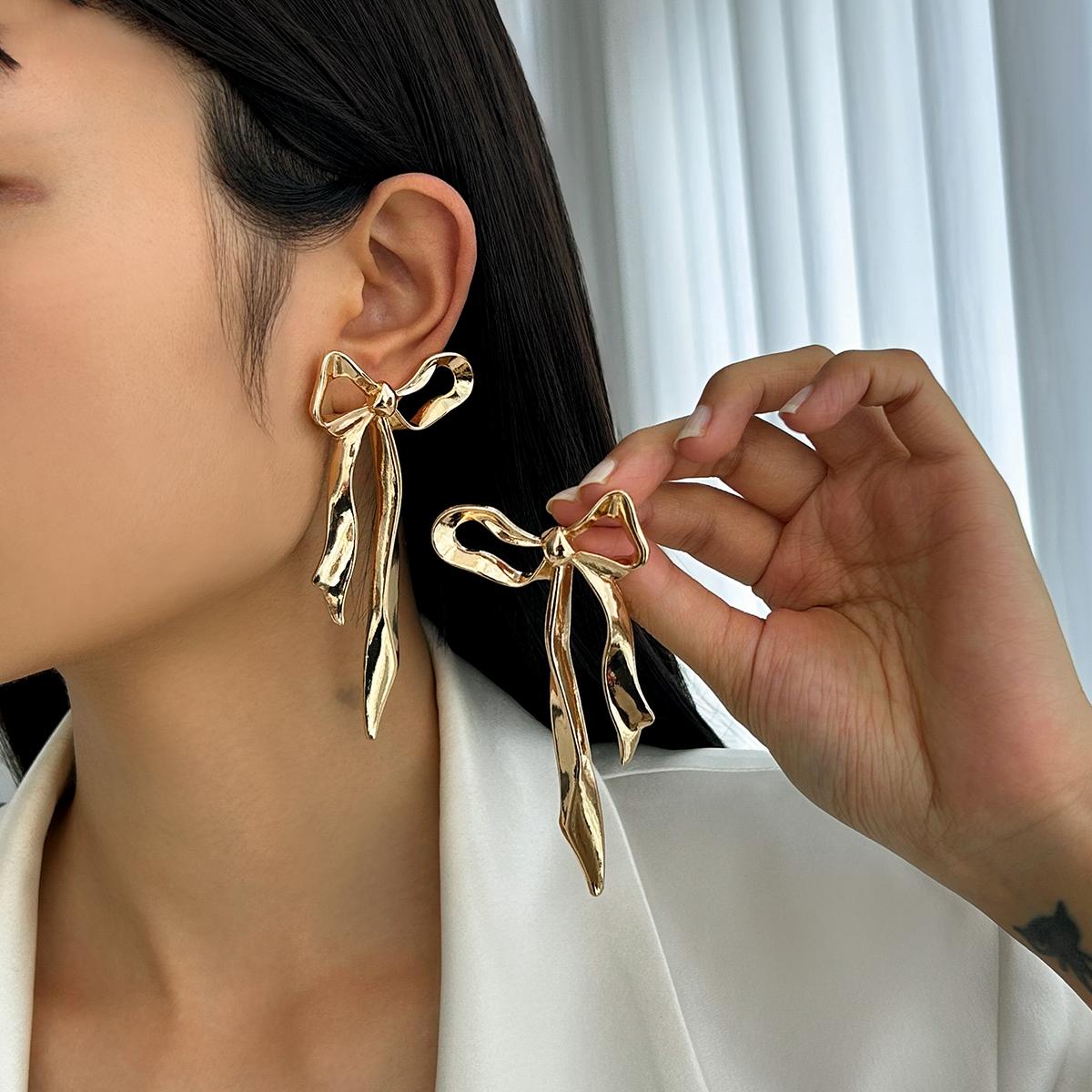

SHIXIN Fashion Design Gold Color Bow Pendant Earrings for Women Vintage Long Tassel Drop Earrings Ladies Jewelry Gift 2026 New
