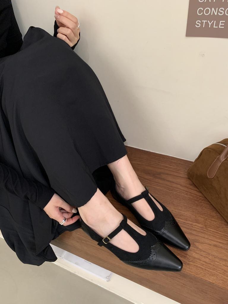 2025 autumn new French retro pointed head shallow mouth single shoes women's versatile low-heeled T-buckle with Mary Jane shoes