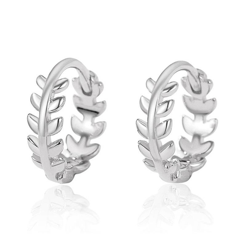 

2026 New Minimalist Style Leaf Fashion Earrings with Fashionable Temperament, Personalized Elegance, and Trendy Accessories