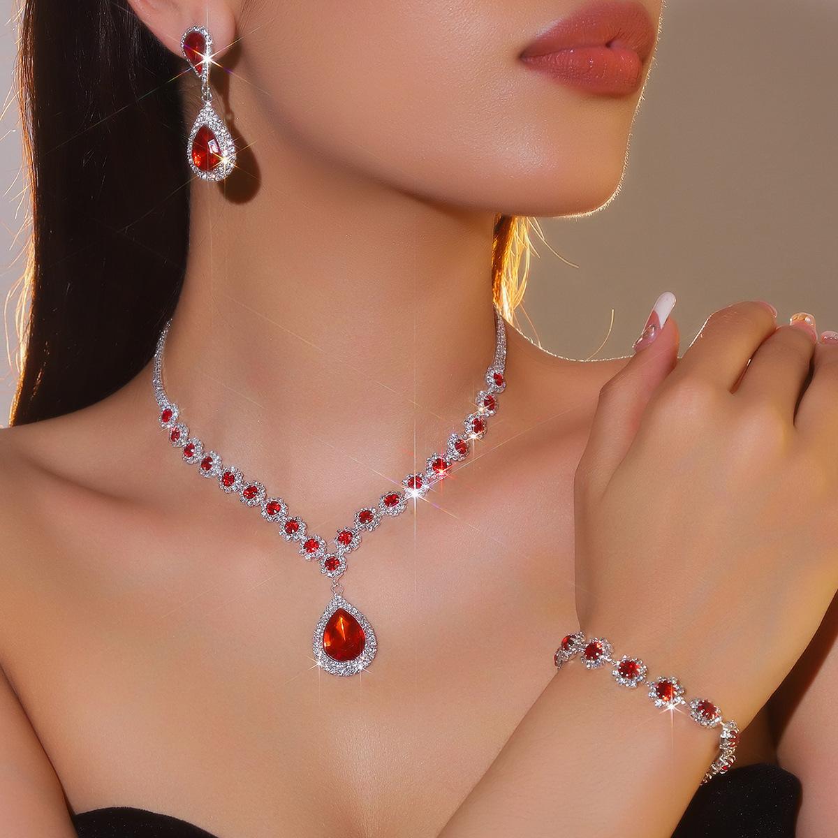 

Роскошное бриллиантовое колье, серьги, браслет, комплект из трех предметов, модный трендовый предмет, серьги, комплект из браслета.