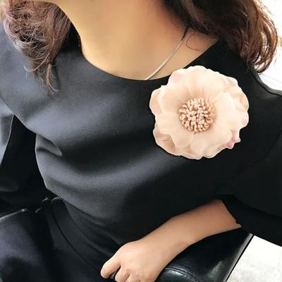 Fabric Art Umělá krajka Brož Camellia Sinensis Flower Brož Nová Camellia Flower Brož Muž