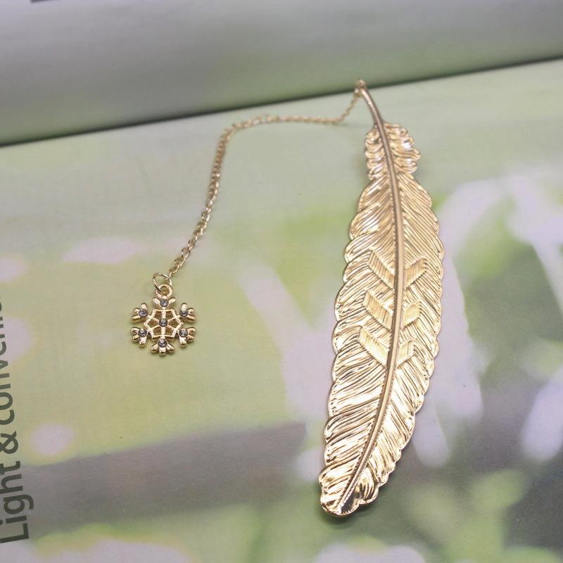Creative Design Aesthetic Brass Bookmark for Book Retro Leaf Metal Book Tab with Pendant Set Cute Student Supplies Teacher Gift