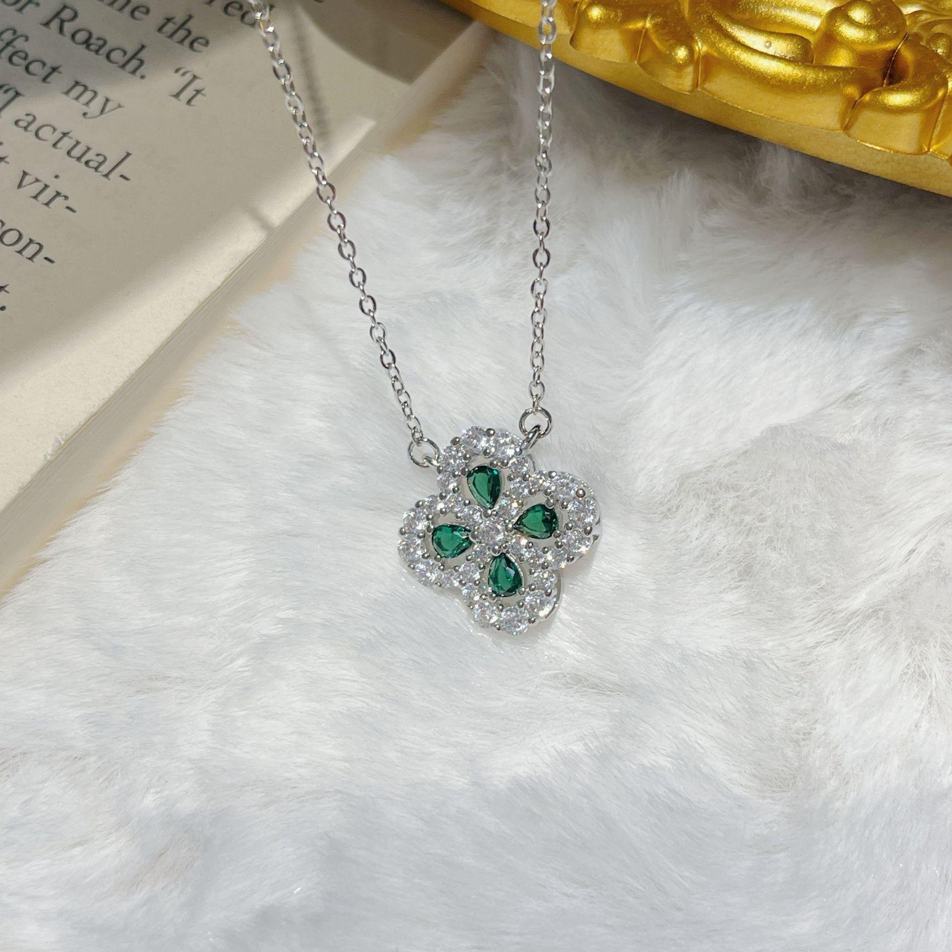 

Hw Four-Leaf Clover Necklace Women S Snowflake Water Droplets Full Of Diamonds Pendant Fashionable And Beautiful Giant Sparkle-Shaped Collarbone Chain