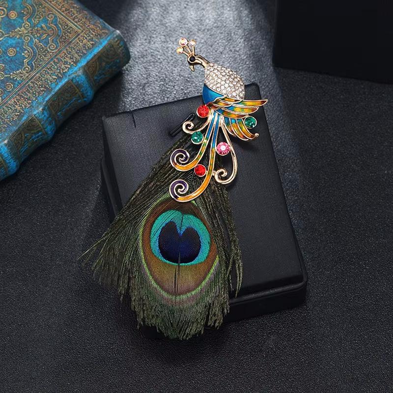 

SKEDS Women Girls Luxury Crystal Peacock Exquisite Badges Brooch Fashion Elegant Lady Rhinestone Gorgeous Pin Jewelry Gift