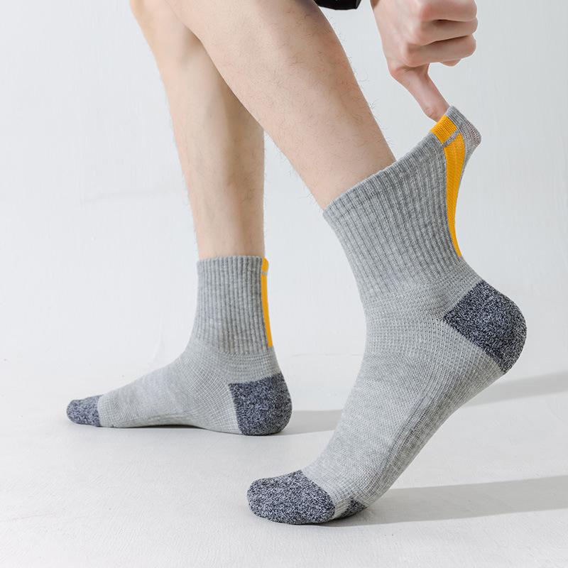 Men's All-season Mid-leg Socks with Thickened Towel Soles, Sweat-absorbing and Breathable Sports Socks, Trendy Color-blocking Grey Casual Socks