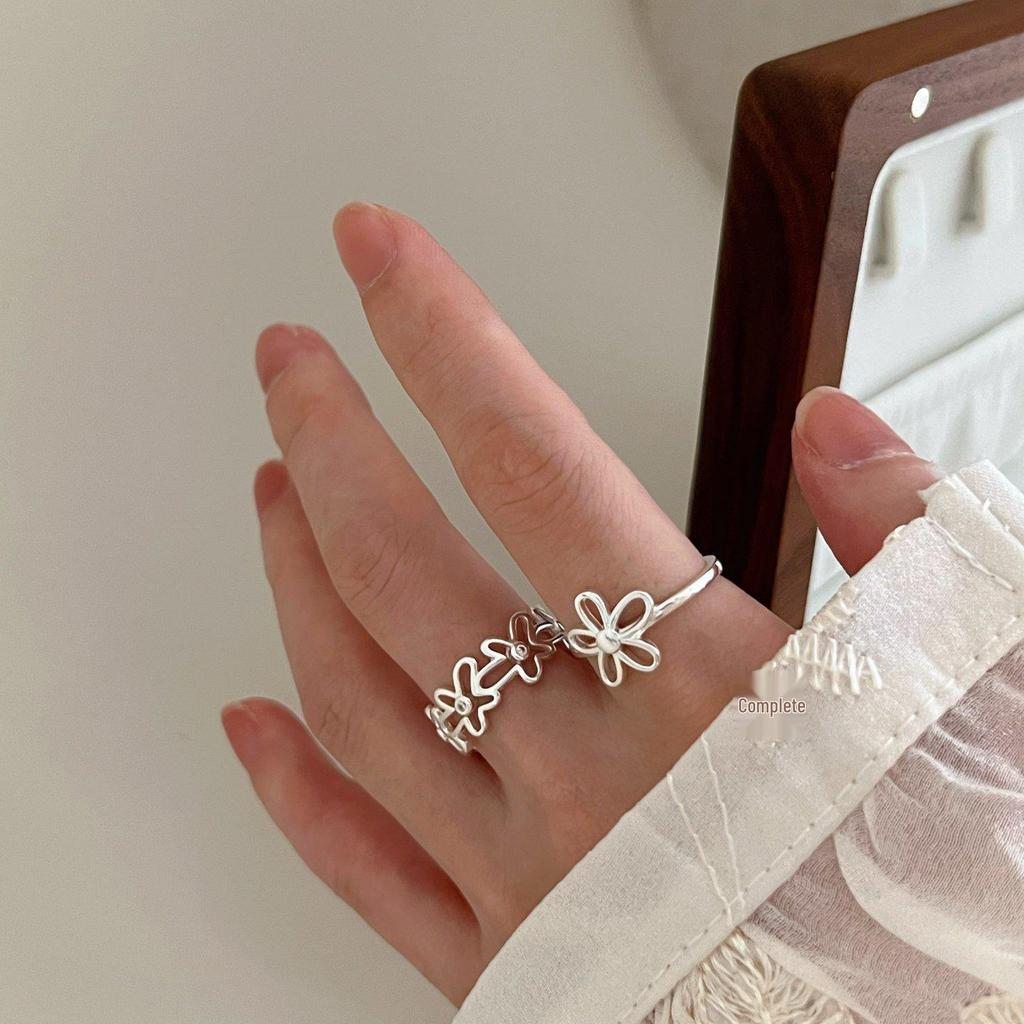Sweet Hollow Adjustable Flower Ring for Women - Trendy, Simple Niche Design for Index Finger