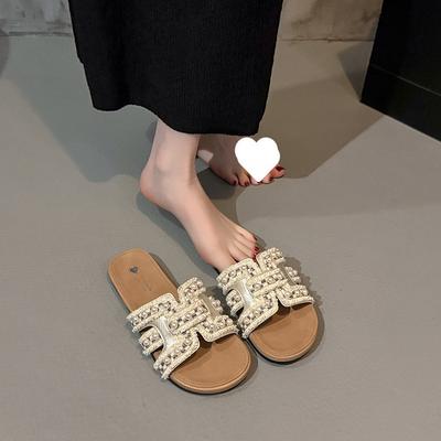 French Pearl Slippers Women's Summer Wear 2025 New Fairy Small Fragrant Style Fashion Flat Bottom One Word Beach Cool Slippers