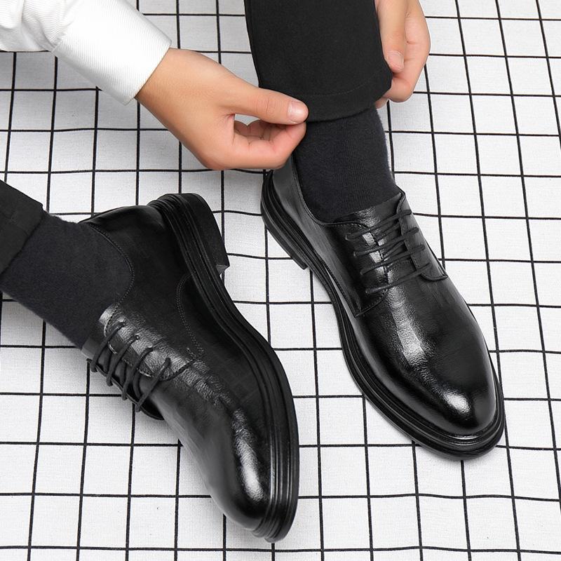 Leather shoes men 2025 British style leather casual soft sole groomsman groom wedding interior height increasing suit shoes