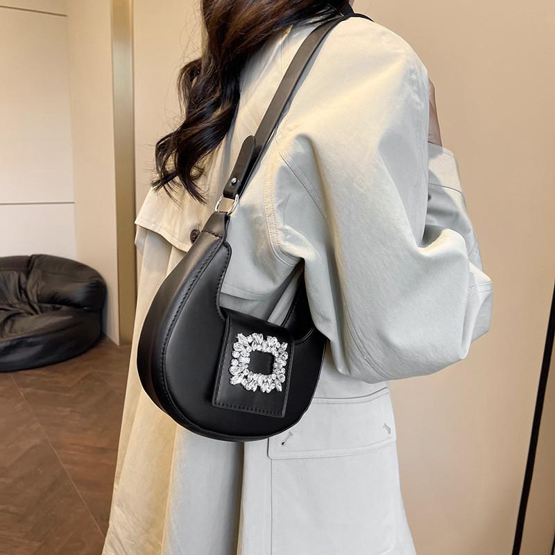 Stylish Large Capacity Pu Crescent Bag For Fashionable Women In Black And Pink Colors