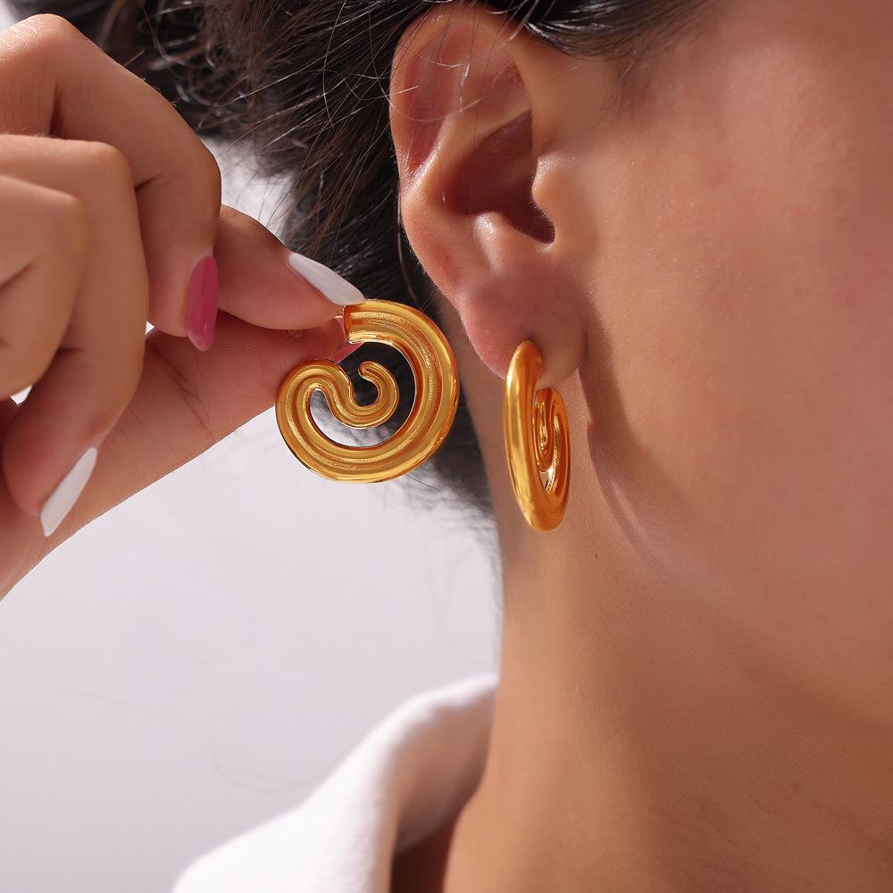 European & American C-Shaped Geometric Stud Earrings - Gold-Plated Titanium Steel Niche Design for Women