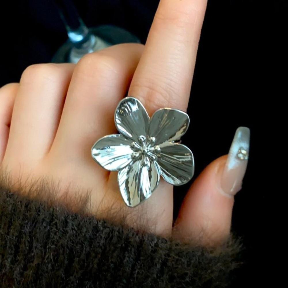 Exaggerated Metal Flower Opening Ring 5 Petals Finger Hand Ring Opening Finger Ring  Party Favors