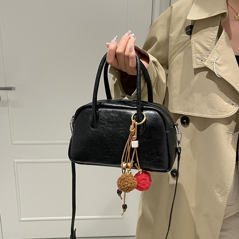 

Retro niche underarm bag women s 2025 new trendy fashion portable bowling bag simple large-capacity commuter bag no pendant