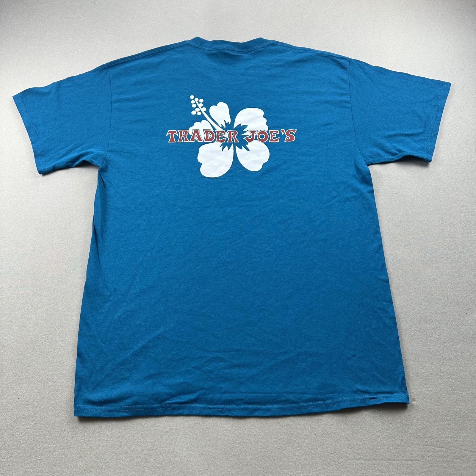 Trader Joes T-Shirt Mens Large Blue Flower Farmers Market Employee Grocery TJs L