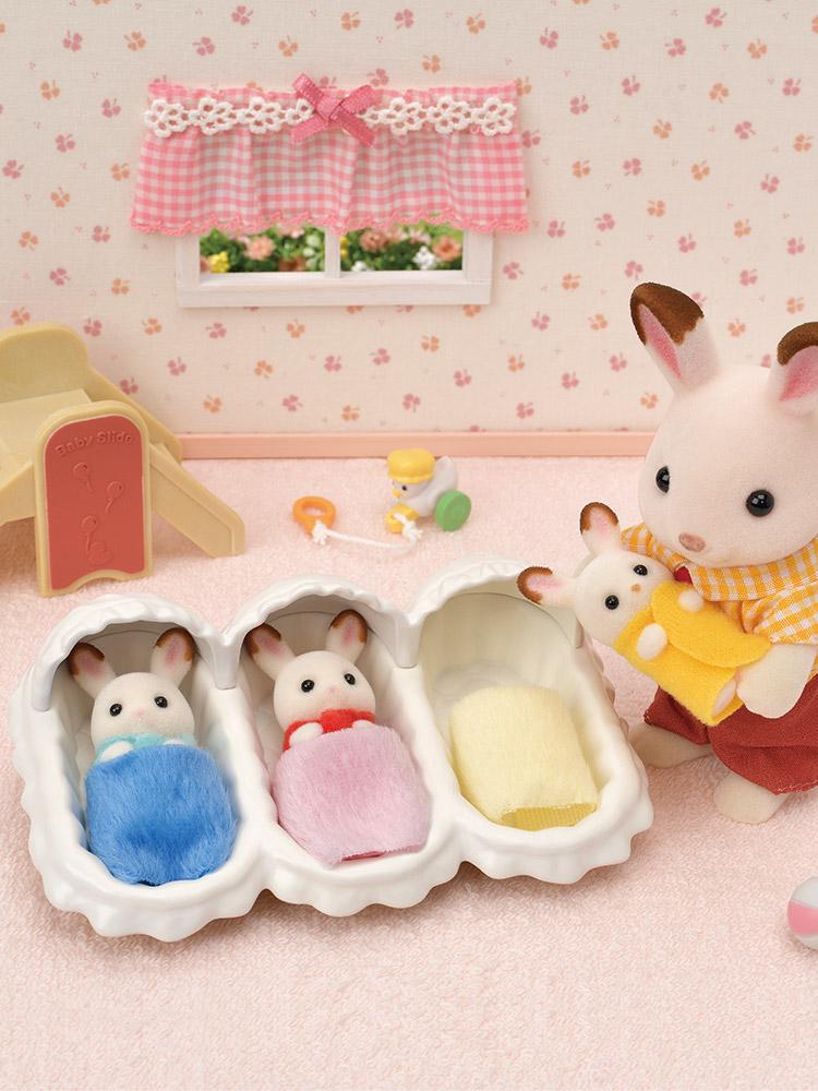 Sylvanian Families Chocolate Rabbit Triplets Baby Care Set (5532)