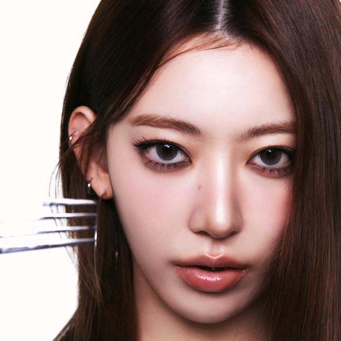 

LE SSERAFIM - [SPAGHETTI] 1-й Сингл-альбом COMPACT SALSA PINK