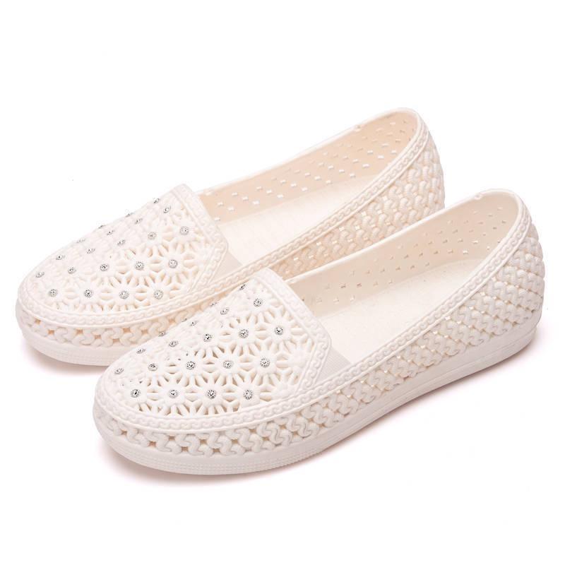 Sandals Female Hole Shoes Casual Flat Non-slip Nurse Shoes White Sandals Mother Shoes Beach Shoes