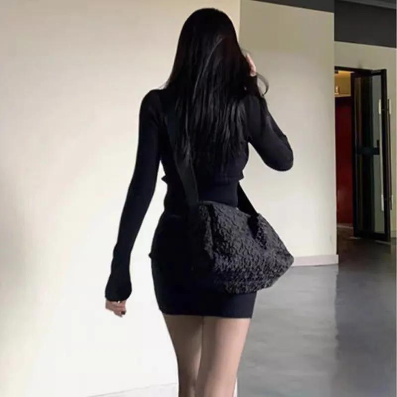 Ανοιξιάτικο και Φθινοπωρινό γυναικείο φόρεμα Μαύρο πικάντικο πλεκτό φόρεμα για κορίτσια με τυλιγμένη κοντή φούστα γοφό Στενή και καθαρά υπόστρωμα μακρυμάνικη φούστα