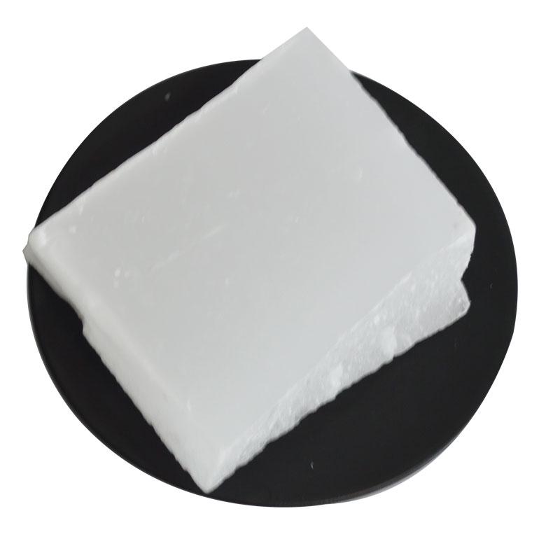 Soy Wax Candle Kit: DIY Materials for Handmade, Smokeless, Festive Scented Candles with White Beeswax.