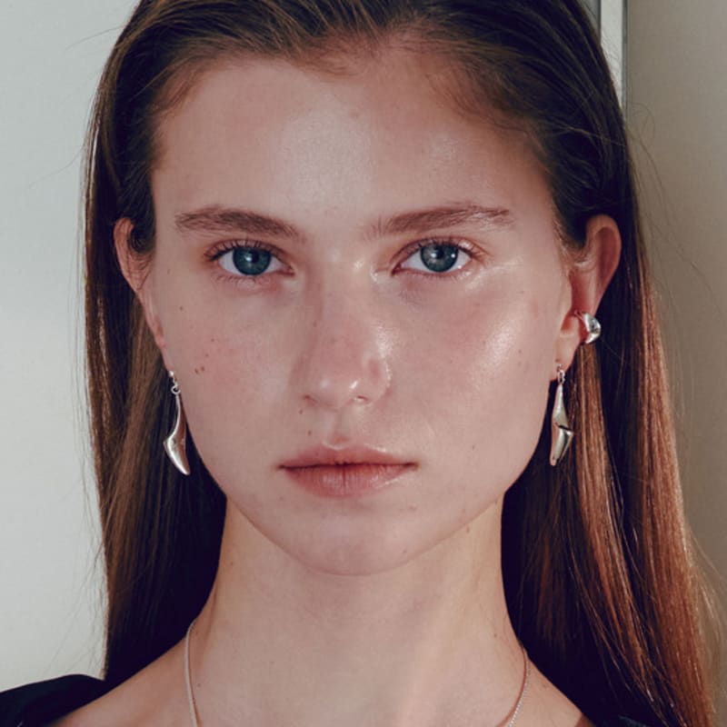 YUSOWA BARCHAN DROP EARRING (2COLOR)