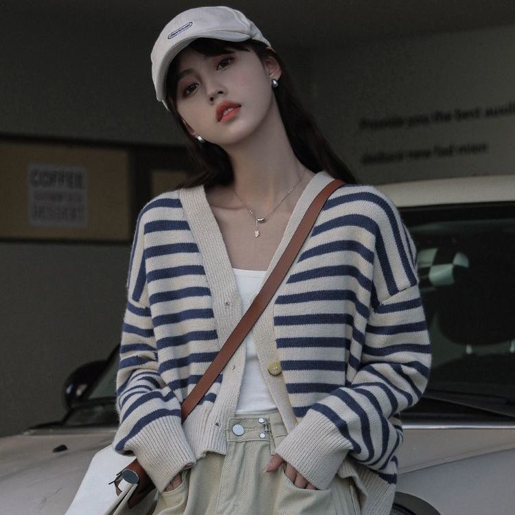 Pruhovaný pletený svetr Cardigan Dámské Top 2023 Podzimní novinka Malá vůně Volný Krátký design Svetr Cardigan Dámský kabát