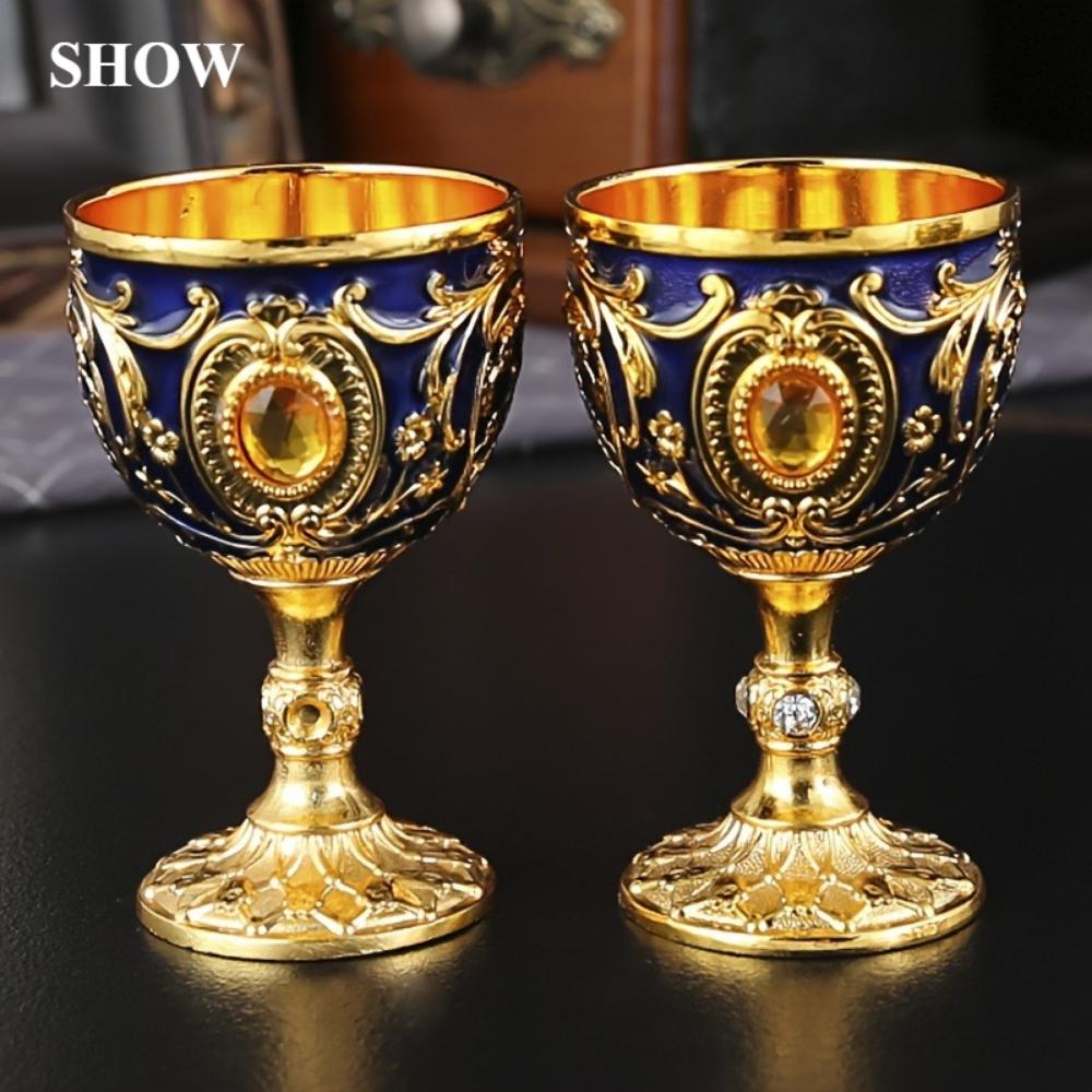 2 stykker retro middelalderstil imitasjon renessanse hellig gral beger, luksuriøs gullfinish med utsøkte blomstermønstre, håndlagde metallkopper