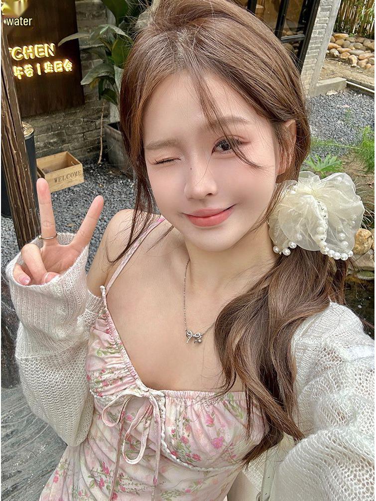 Teepause Französisches Blumen-Spaghetti-Trägerkleid mit Spitzen-Patchwork - Damen Frühling/Sommer 2024 Süßes Temperament Langes Kleid