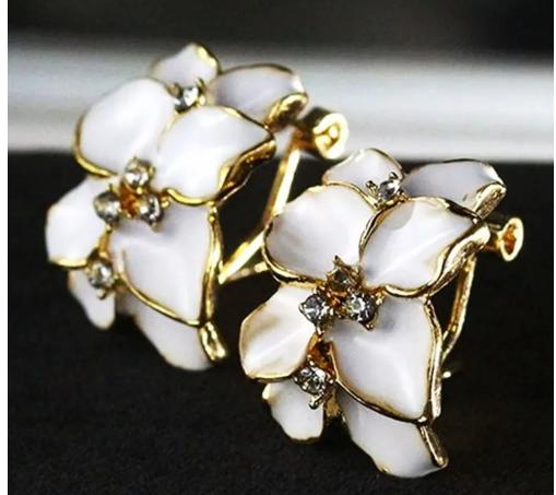 Креативные серьги-гвоздики с жемчугом