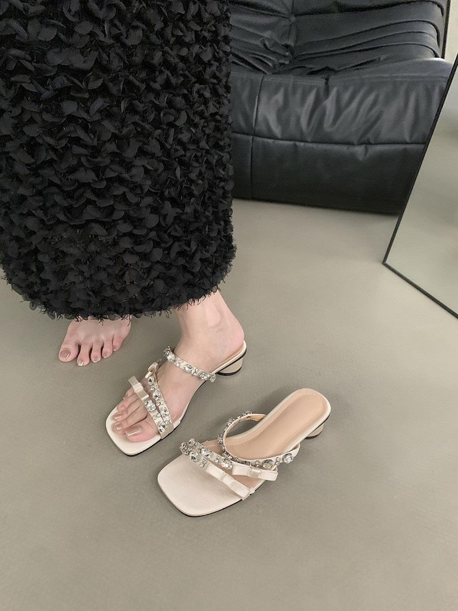 

Coarse heel silver beautiful one-word slippers fairy shoes wear 2025 new summer French sandals rhinestone sandals 35