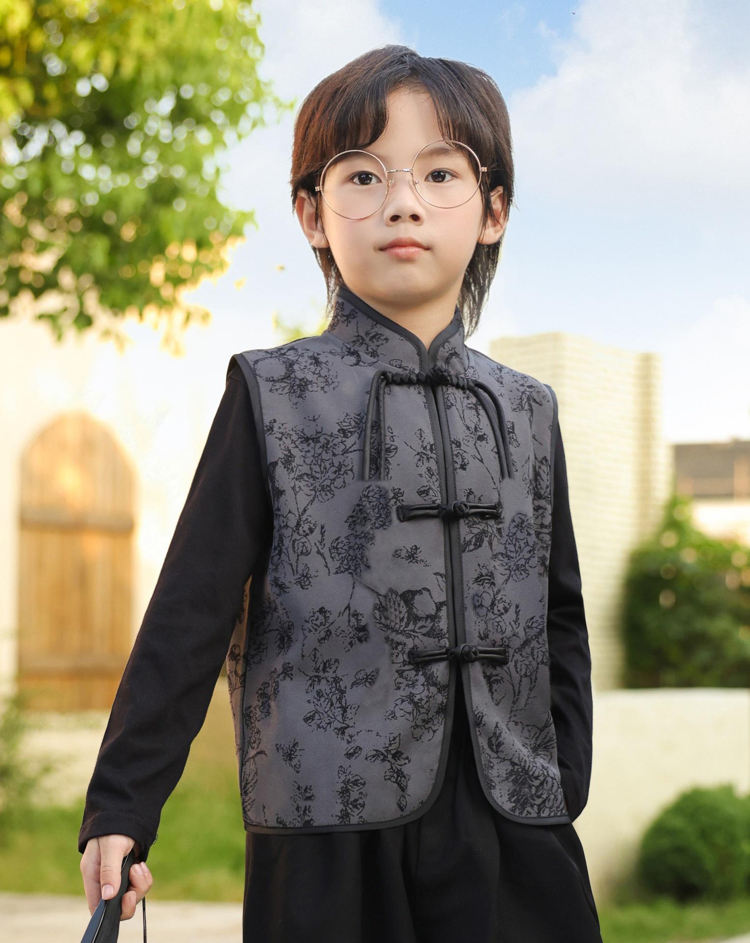 

Комплект жилета для мальчиков со стойкой: Ханьфу в стиле костюма Тан с жаккардовым узором и застежкой-пуговицей 130cm