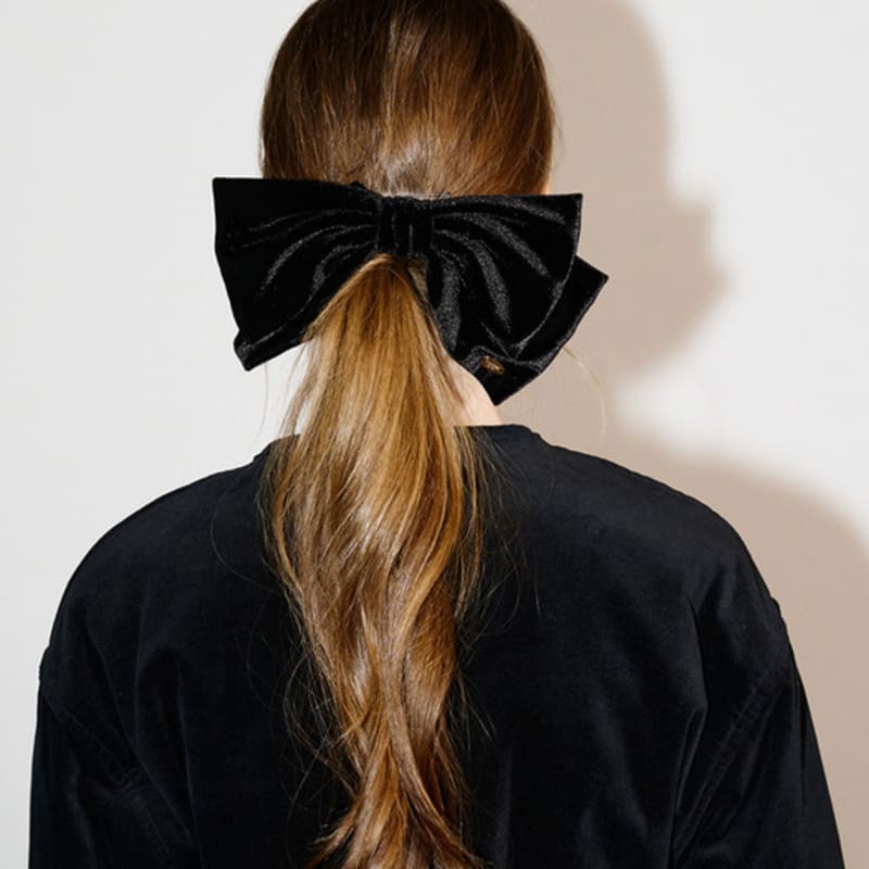 

The other one from min Velvet Ribbon Hairpin black