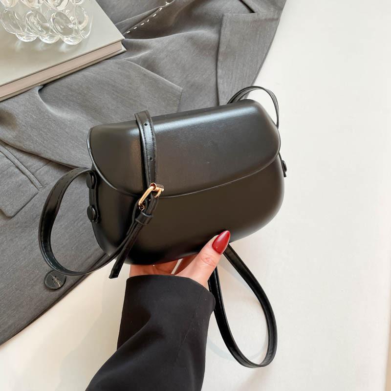 2025 Summer New Korean Retro Ins Red Saddle Bag Crossbody Small Bag Women's Versatile Simple Mobile Phone Bag