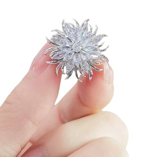 Women Brooch High-Gloss Rhinestone Inlay Sparkling Chrysanthemum Design Lapel Pin Non-Slip Buckle Scarf Badge Clothing Bags Accessories