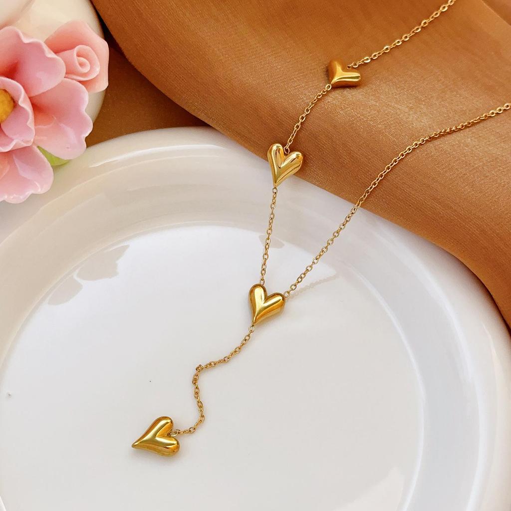 Złoty naszyjnik ze stali nierdzewnej: Elegancka, Wszechstronna, Nieblaknąca Biżuteria Damska