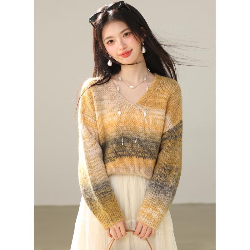 Retro V-neck Knit Pullover Sweater - High-end, Relaxed Fit for Petite Sizes