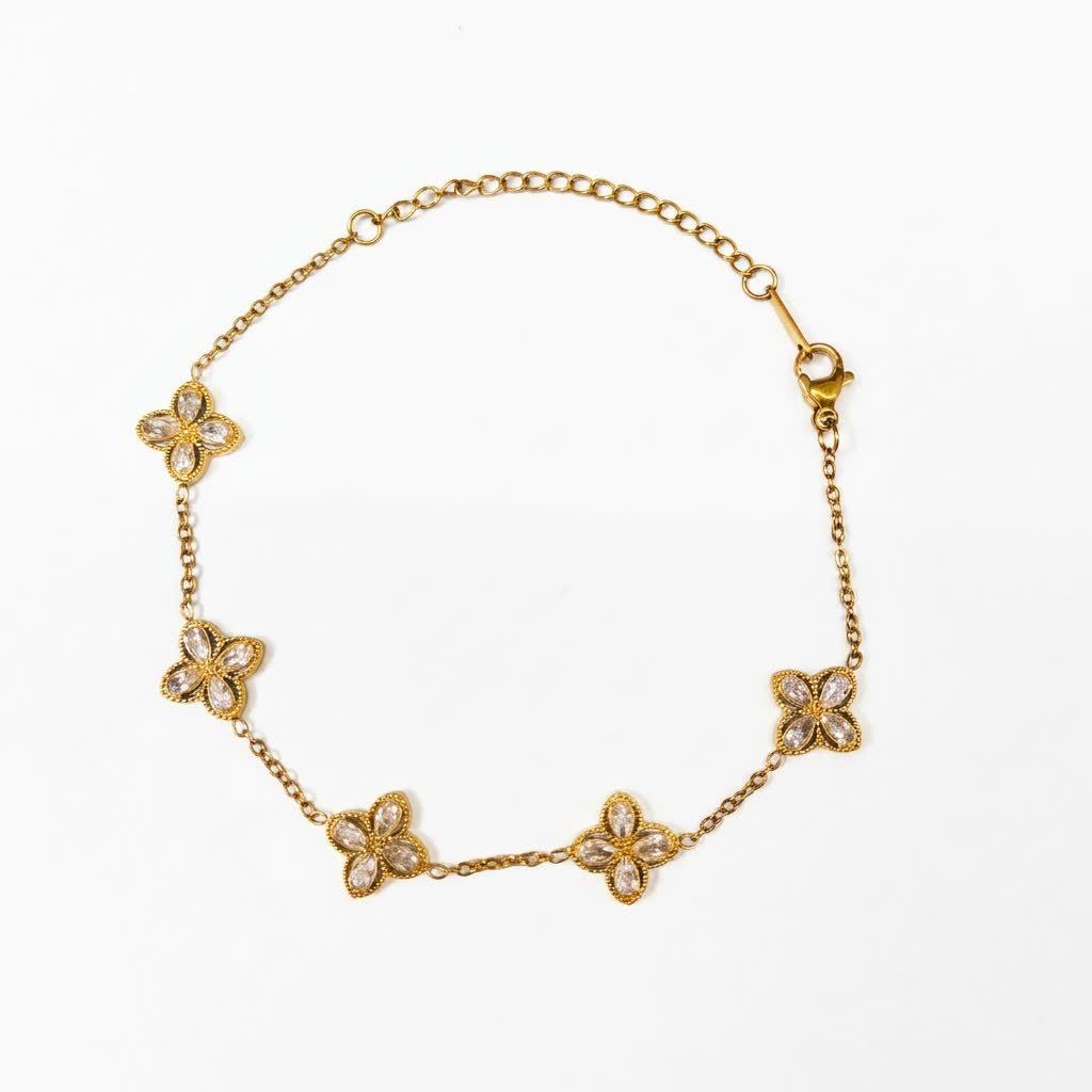 Luxury Zircon Four-Leaf Clover Bracelet with Water Drop Diamond in Titanium Steel