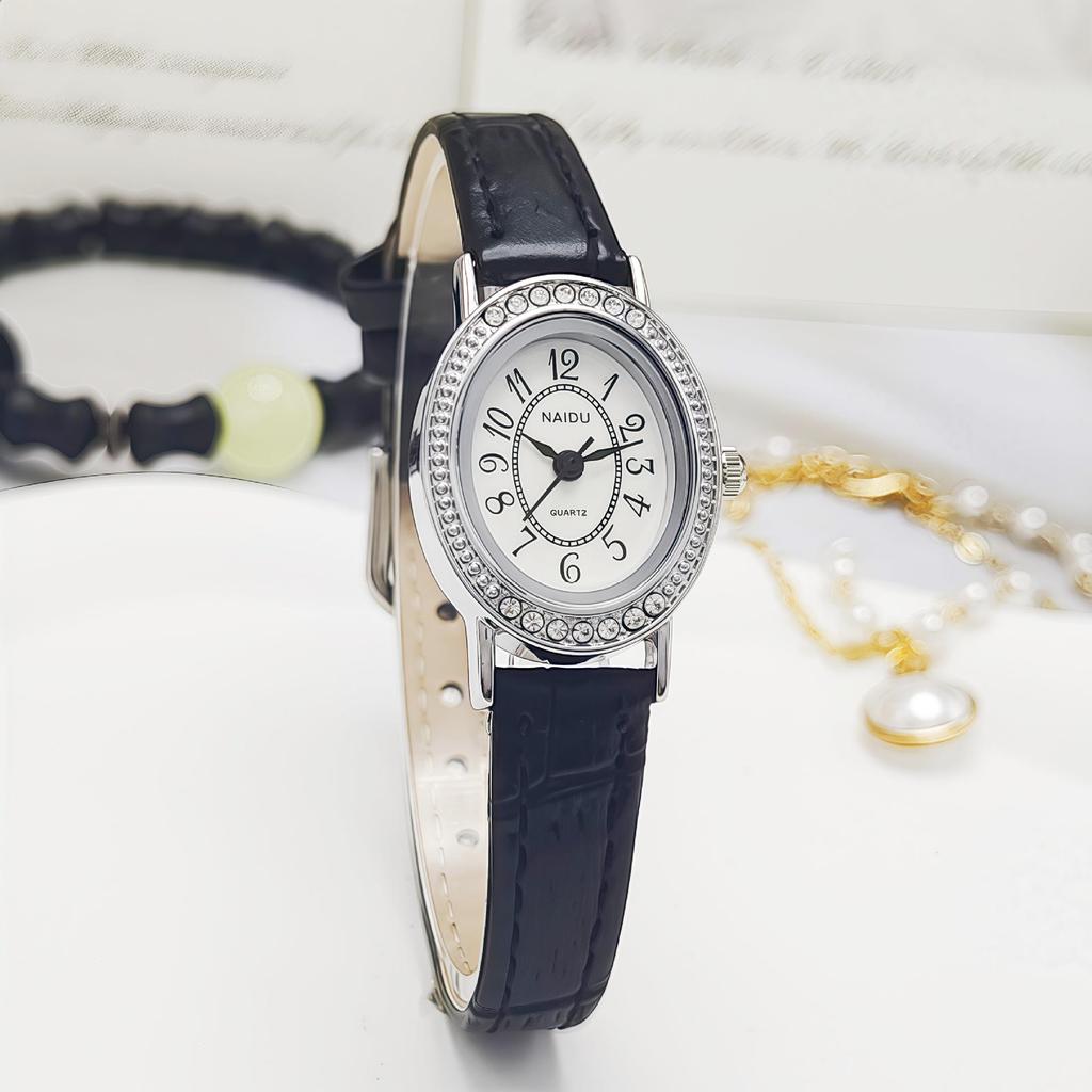 Exquisite Retro Women's Rhinestone Leather Strap Oval Quartz Watch