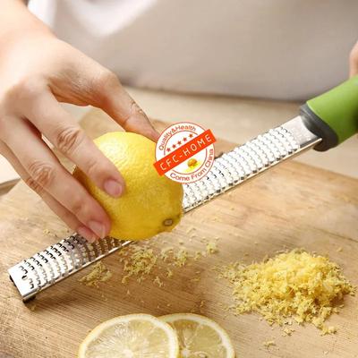 Víceúčelové struhadlo na sýr a kůru na citrusy na parmazán, citron, zázvor, česnek, čokoládu a další